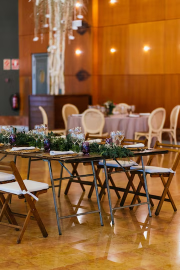 Lolo Restaurant Decorate Table